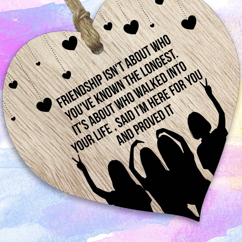 Stuff4 الصداقة لا تتعلق بمن عرفت أطول هدايا الصداقة معلقة لافتة القلب الخشبية اللوحة الخشبية الخشبية الخشبية الخاصة بالهدايا الخاصة بوحدات عيد الميلاد أمهات عيد الميلاد مع اقتباسات أفضل هدايا صديقها - Image 2