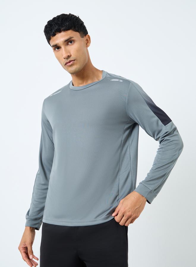 ستايلي اكتيف طقم ستايلي  قطع - تي شيرت بطبعة عاكسة وشورت وبنطلون رياضي - Image 3