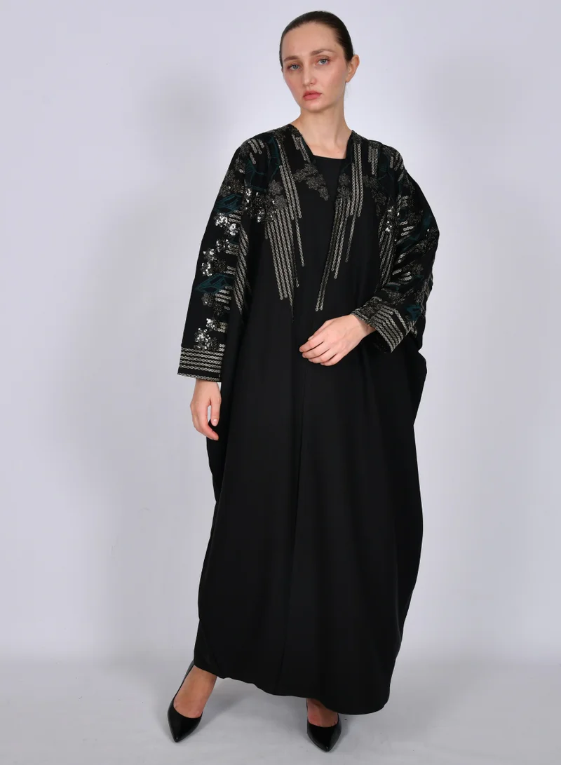 HAWRAA ABAYA Black abaya with a half-bisht and bright embroidery