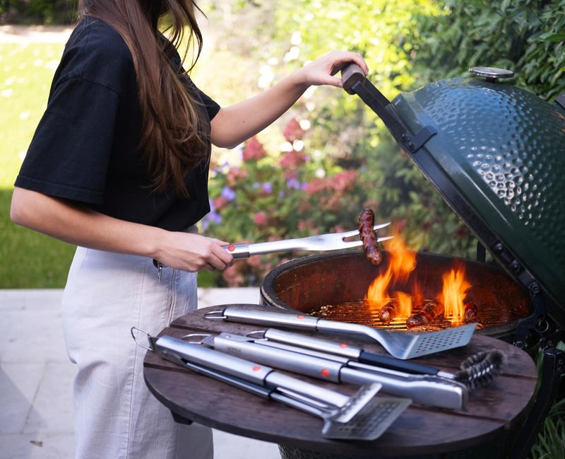 Joseph Joseph GrillOut Stainless Steel BBQ Turner Tongs 2-in-1 Retractable BBQ Spatula & Tongs with Extending Handle Heavy Duty Grill Tool for Barbecue Grilling Smoking Outdoor Cooking & Camping - Image 3