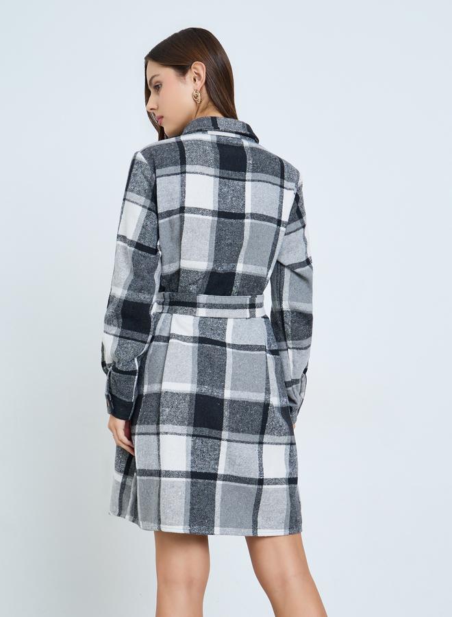 تايك تو فستان قميص قصير بنقشة مربعات مزود بحزام - Image 4