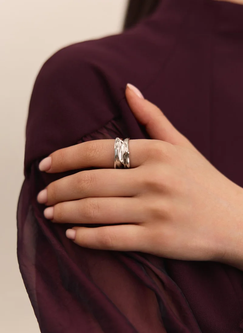 Curved metal ring