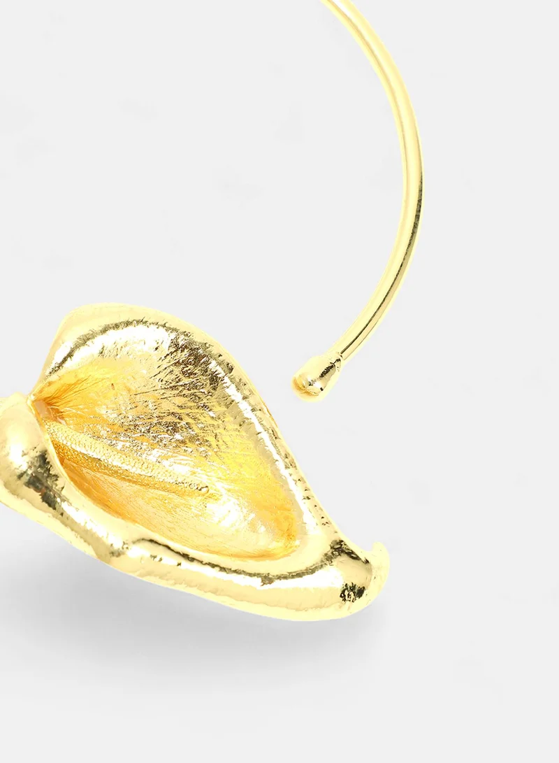 SOHI Water Lily Torque Artificial Necklace Jewellery