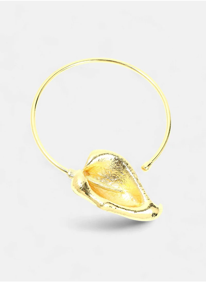 SOHI The Water Lily Torque Necklace