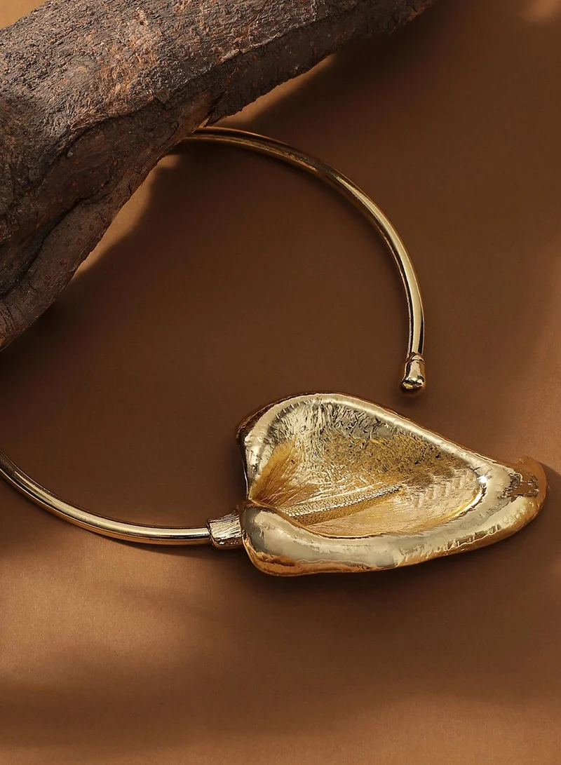 SOHI Water Lily Torque Artificial Necklace Jewellery