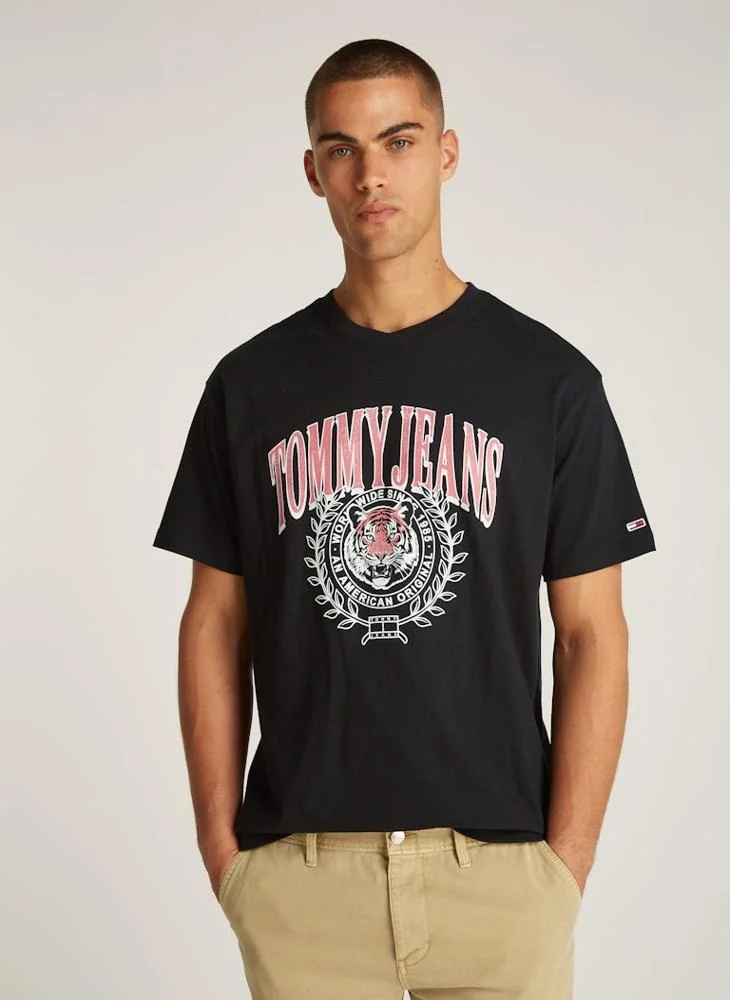 TOMMY JEANS Graphic Logo Crew Neck T-Shirt