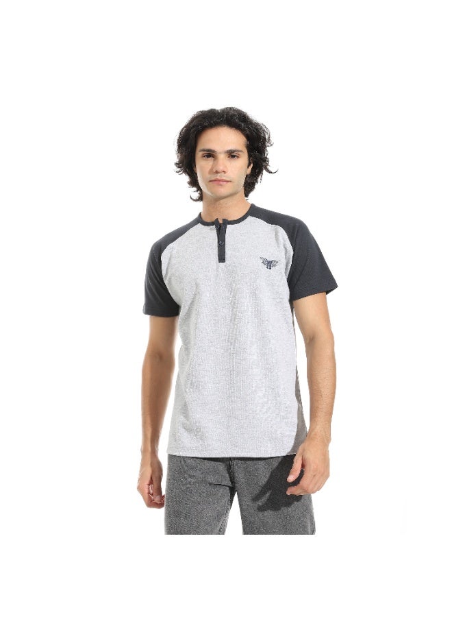 سيزار تيشرت رجالي بولو تطريز علي الصدر و برقبة دائرية - Image 2