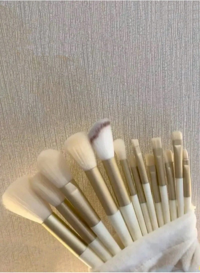 13-Piece Professional Makeup Brush Set with Travel Case – Full Face & Eye Brushes for Seamless Application - Image 5