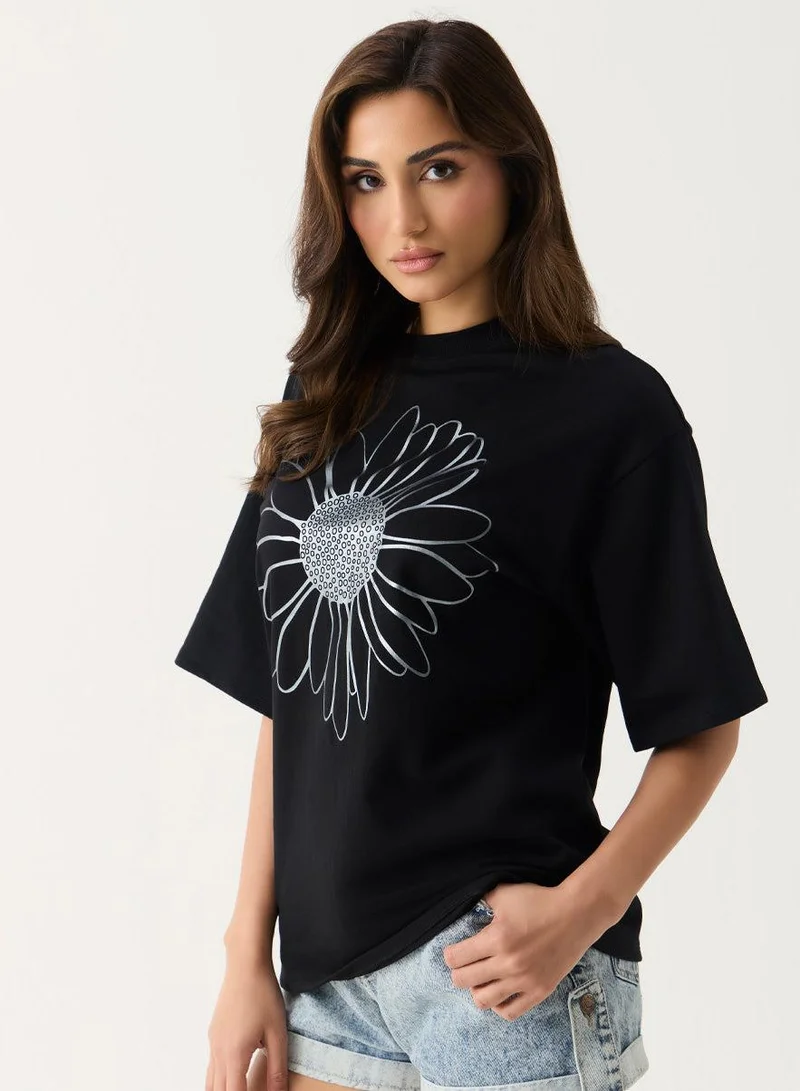 Zigzag Metallic Flower Printed Black T-shirt