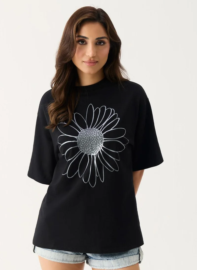 Zigzag Metallic Flower Printed Black T-shirt