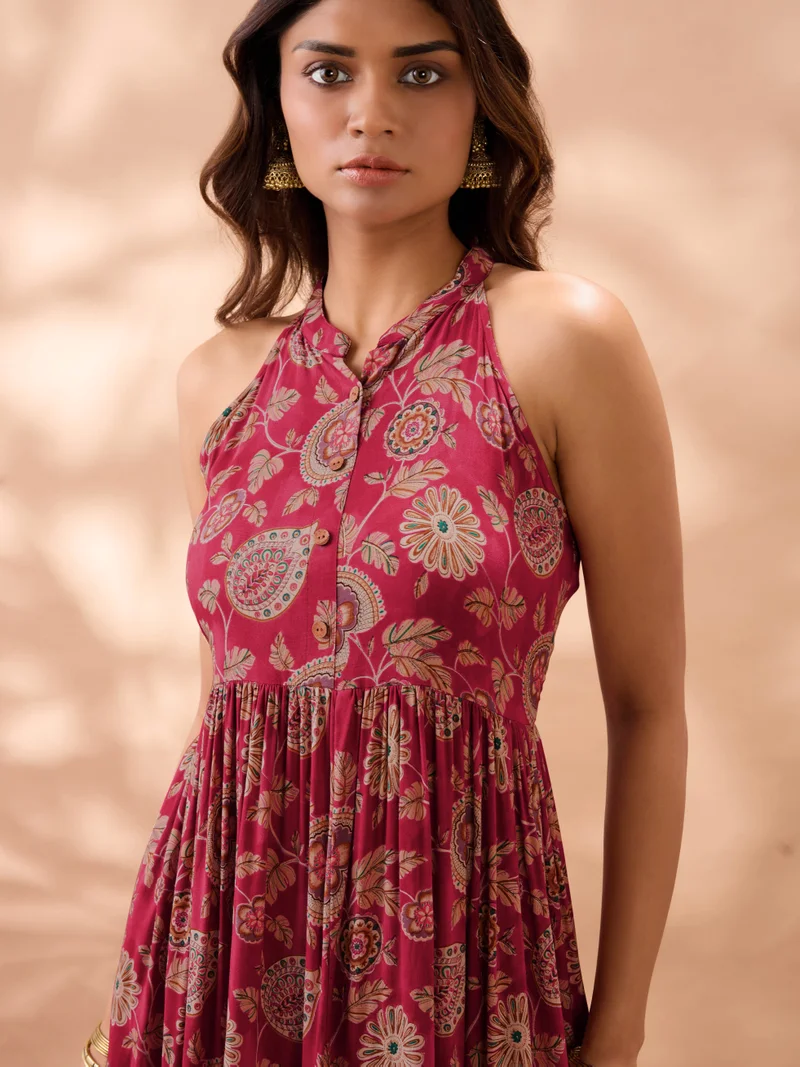 جلو باص Women Maroon Halter Neck Floral Print Gathered & Tiered A-Line Maxi Fusion Dress