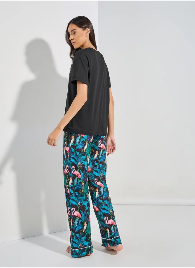 ستايلي Flamingo Print T-shirt & Palm Piped Hem Pyjama Set