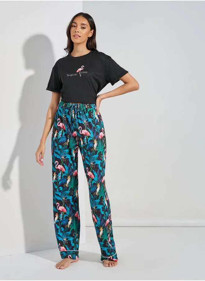 ستايلي Flamingo Print T-shirt & Palm Piped Hem Pyjama Set