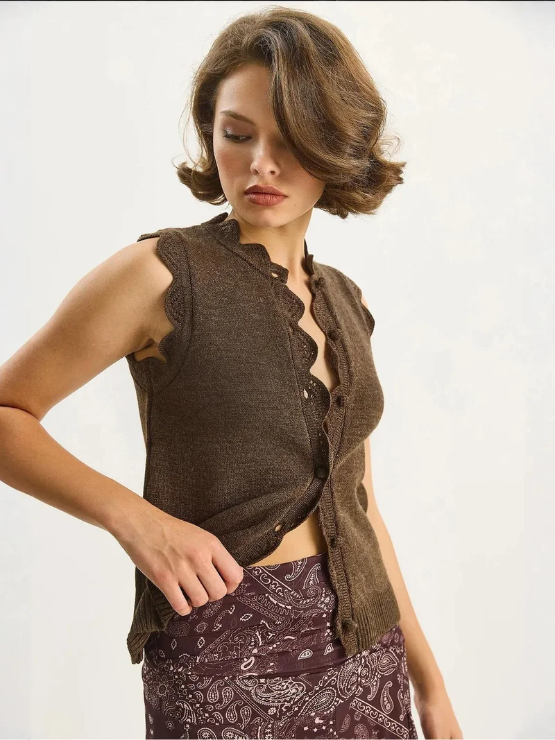 Bianco Lucci LUCCI Frilly Crew Neck Knit Waistcoat