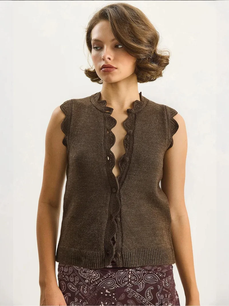 Bianco Lucci LUCCI Frilly Crew Neck Knit Waistcoat
