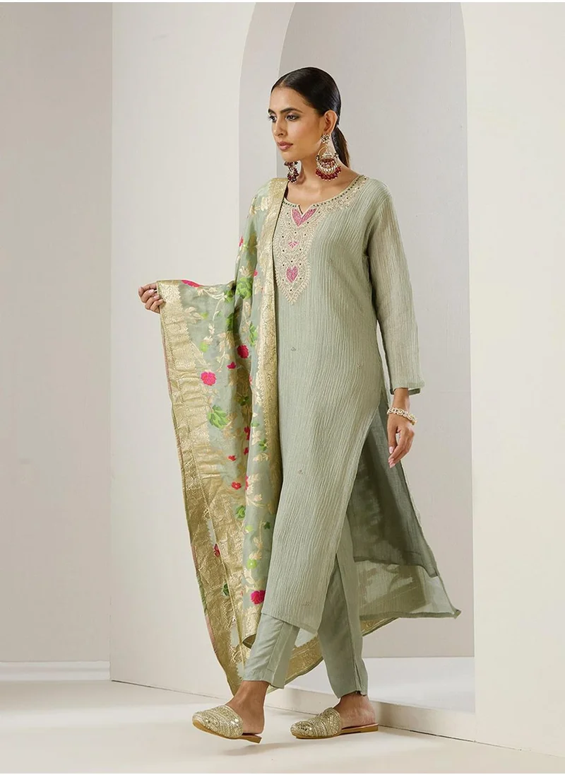 آي شين Regular Fit Three-Quarter Sleeve Printed Green Silk Woven Kurta Set For Women Flat Collar Perfect For Wedding And Engagement Pull On Closure