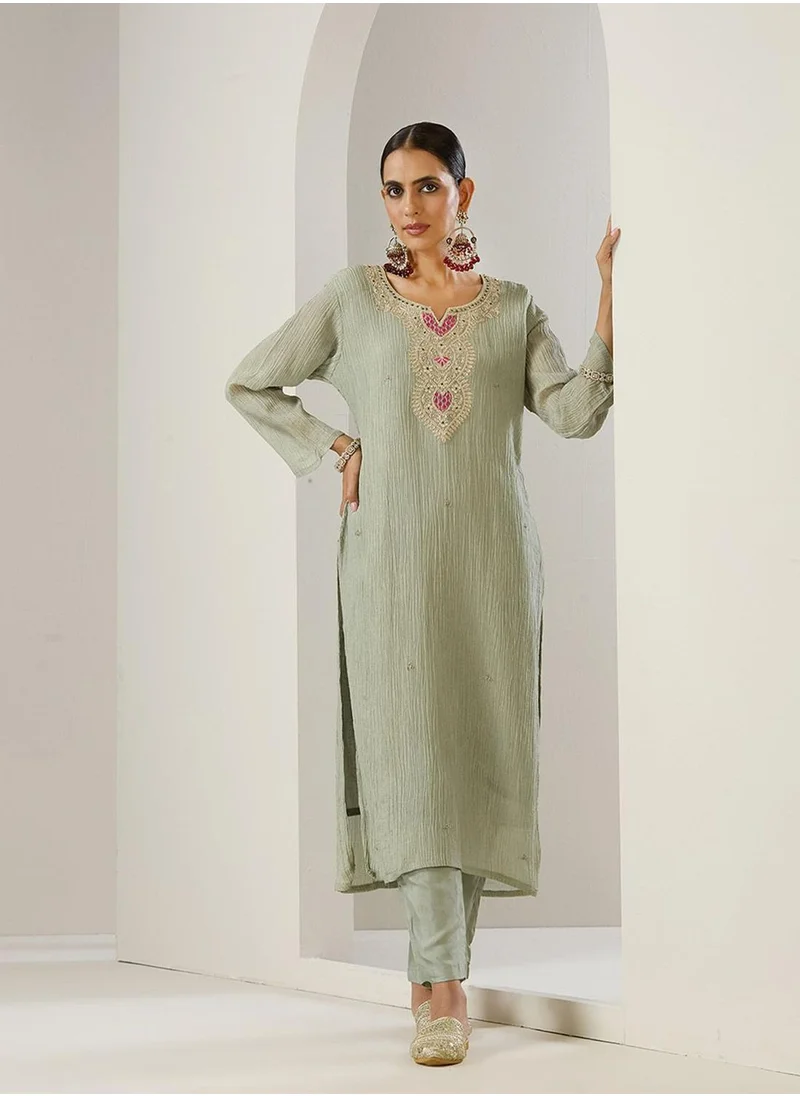 آي شين Regular Fit Three-Quarter Sleeve Printed Green Silk Woven Kurta Set For Women Flat Collar Perfect For Wedding And Engagement Pull On Closure