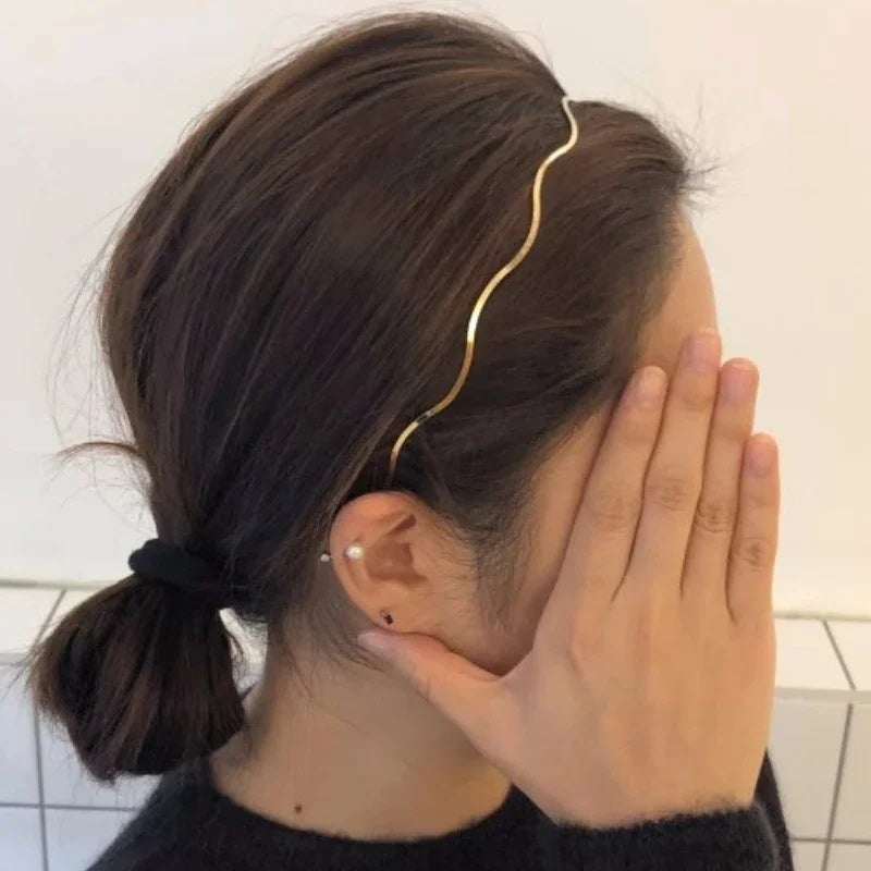 ربطات شعر منحنية بموجات معدنية ذهبية جديدة للنساء ربطات رأس رفيعة هندسية غطاء رأس أنيق للحفلات اليومية - Image 1