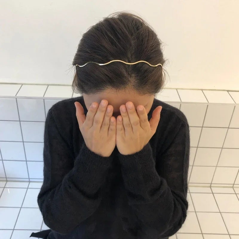 ربطات شعر منحنية بموجات معدنية ذهبية جديدة للنساء ربطات رأس رفيعة هندسية غطاء رأس أنيق للحفلات اليومية - Image 5