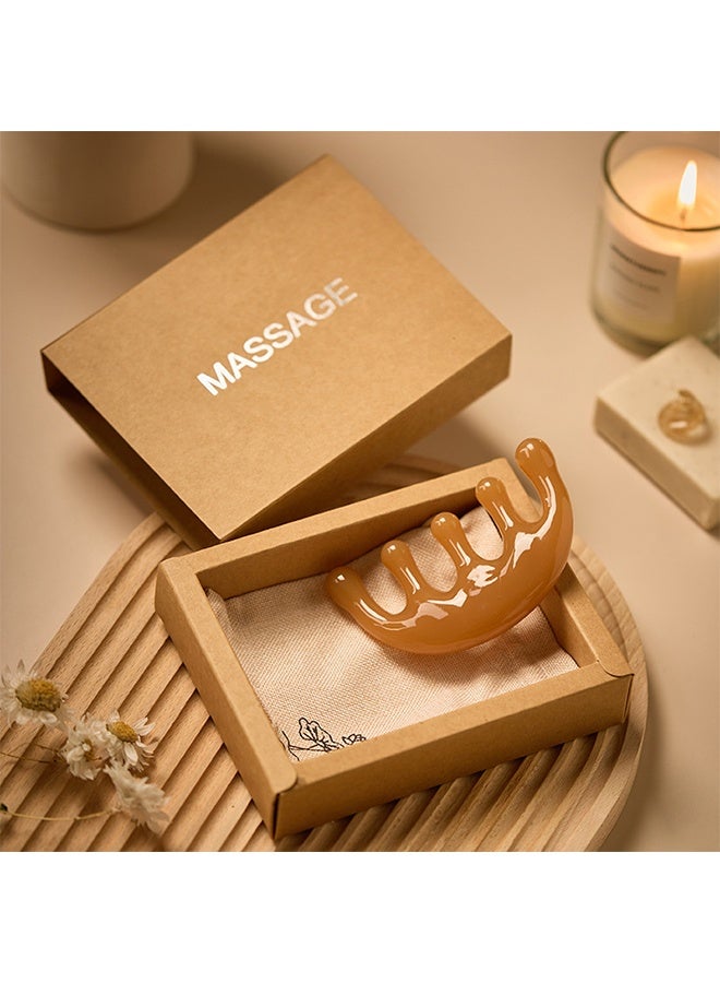 أداة تدليك فروة الرأس وأداة تدليك الرأس. مشط تدليك من الراتنج وأداة جوا شا لللفافة، تُستخدم للعناية بفروة الرأس، تعزيز نمو الشعر، تخفيف التوتر، الصداع، علاج نقاط الشريان بتقنية الوخز بالإبر، وعلاج نقاط الزناد. يأتي مع صندوق هدية وحقيبة تخزين على الطراز التقليدي (اللون الكهرماني). - Image 1