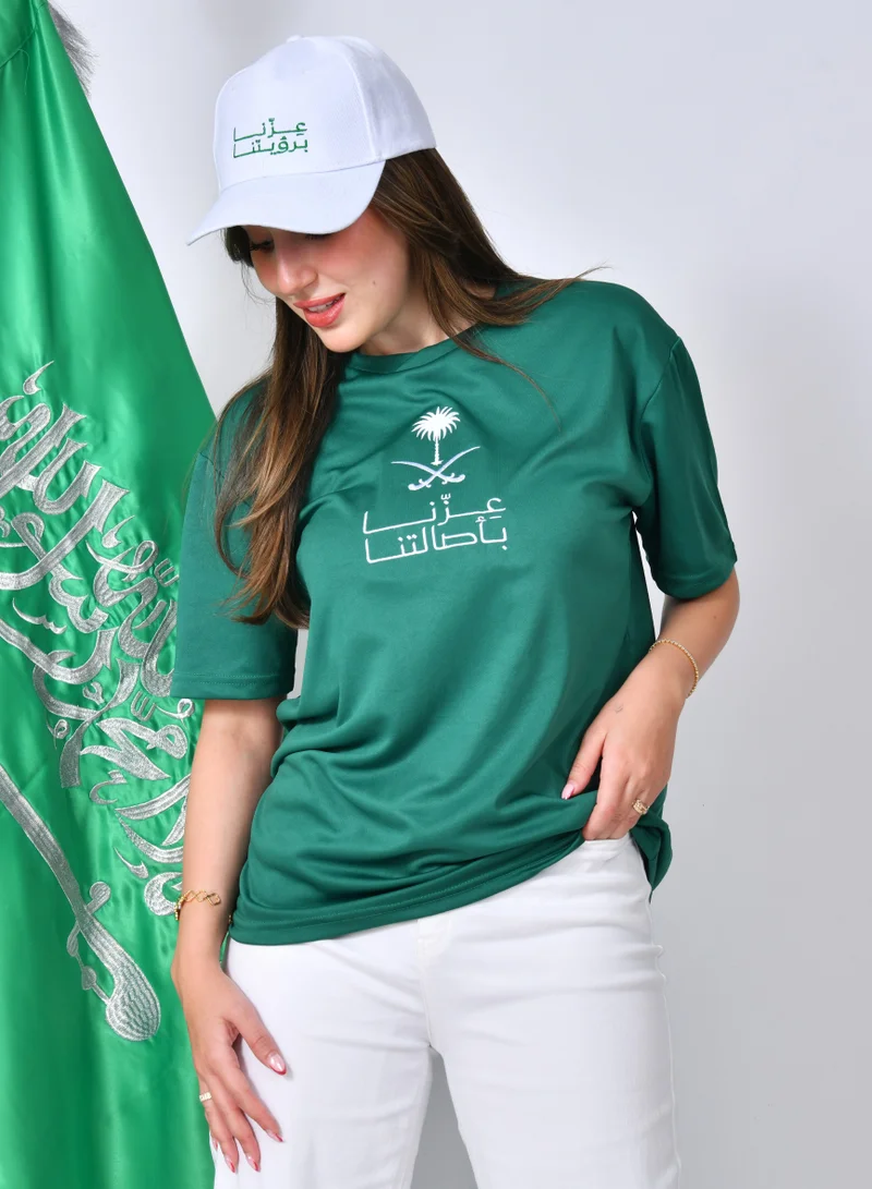 عبايات حوراء تيشيرت أخضر بتطريز شعار عزنا بأصالتنا مع سدو من الخلف