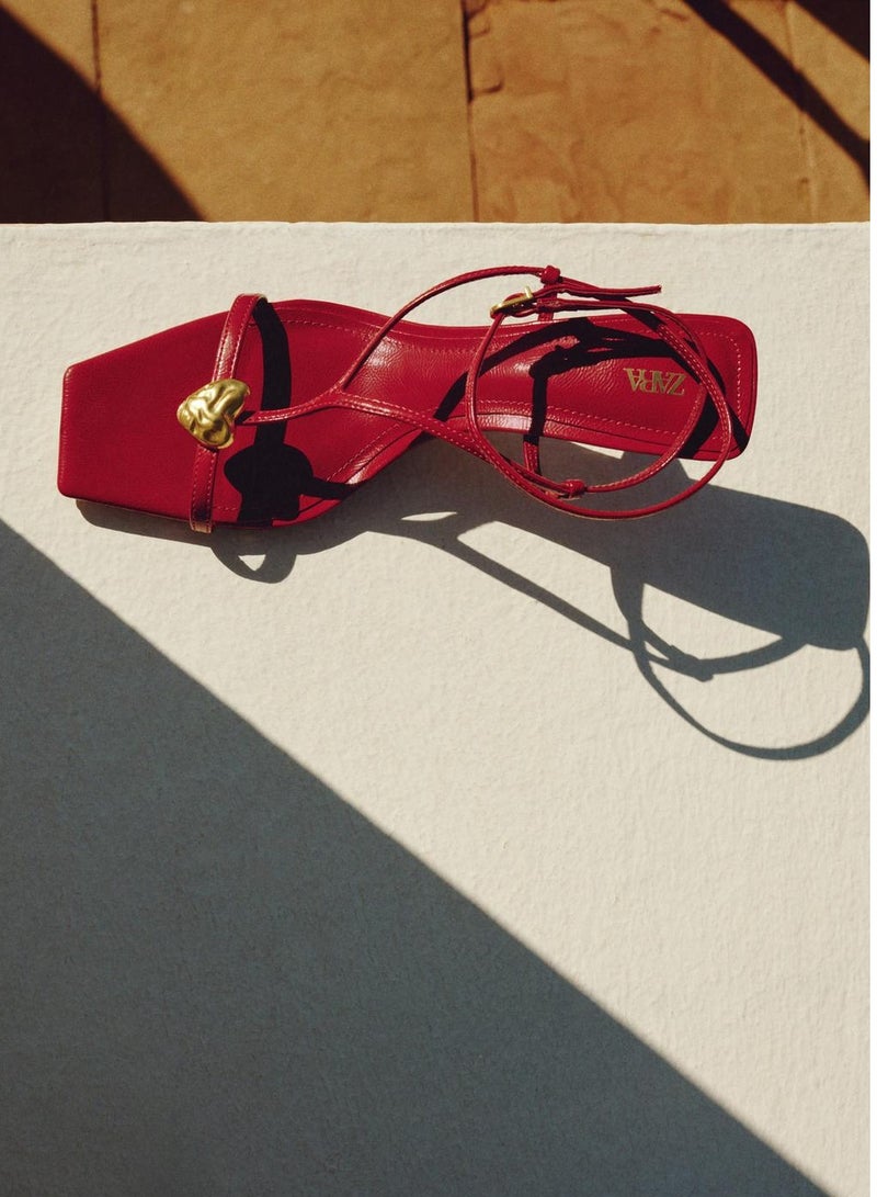 زارا صندل بكعب عالي الكعب بتفاصيل معدنية - Image 5