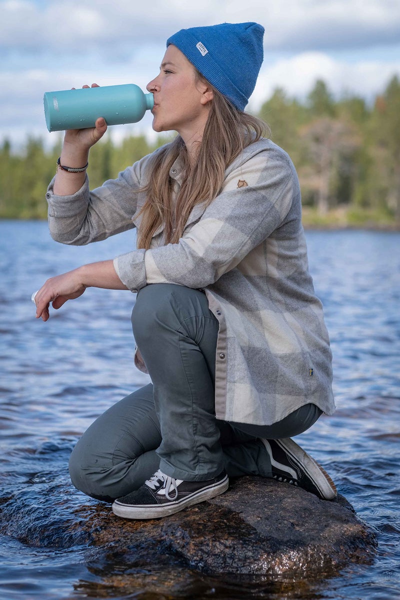 SIGG - Recycled Metal Water Bottle - Traveller - Made in Switzerland - Carbonated Drinks - BPA-Free - 20 Oz - Image 2