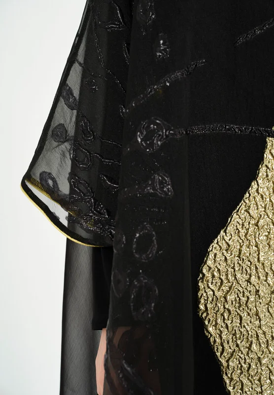 Thouq Beautiful Metallic Shaded Jalabiya With Round Neckline With Half Sleeves