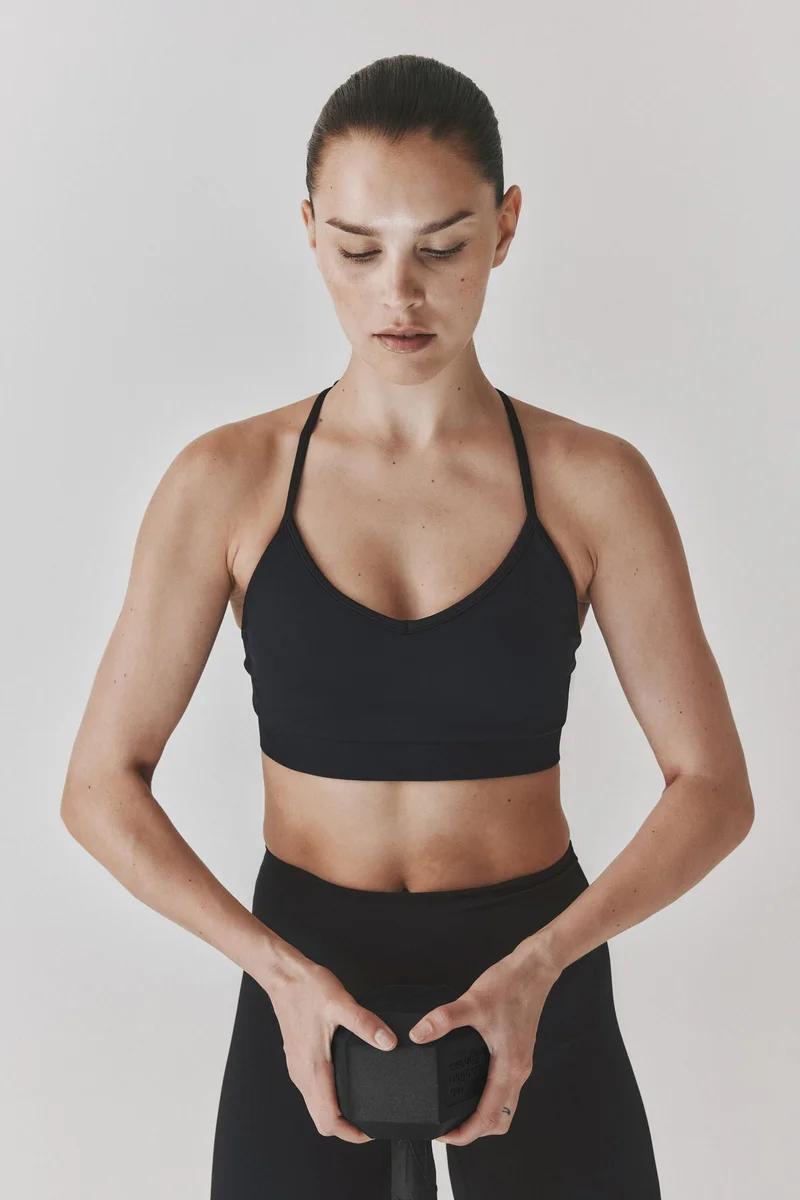 H&M  Medium Support Seamless sports bra with DryMove™ for Women | Best Price UAE