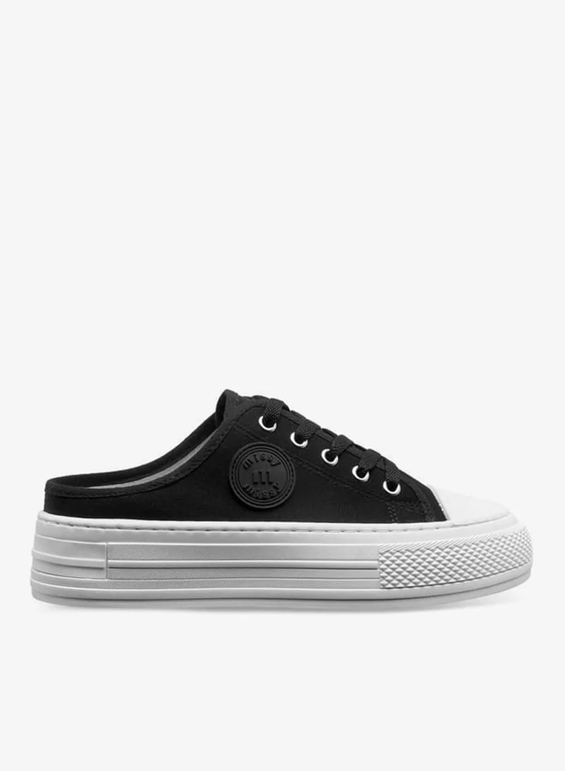 ميسي سنيكرز نسائي بشعار مطرز ورباط