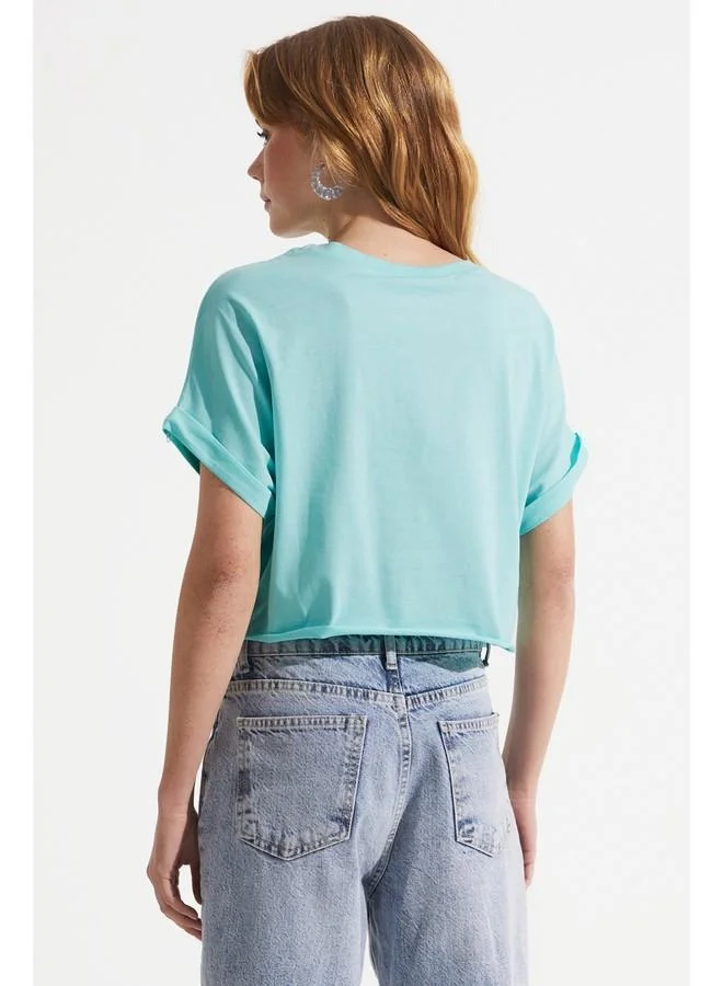 JUNE June Women's Crop Pocket Detailed Knit T-Shirt