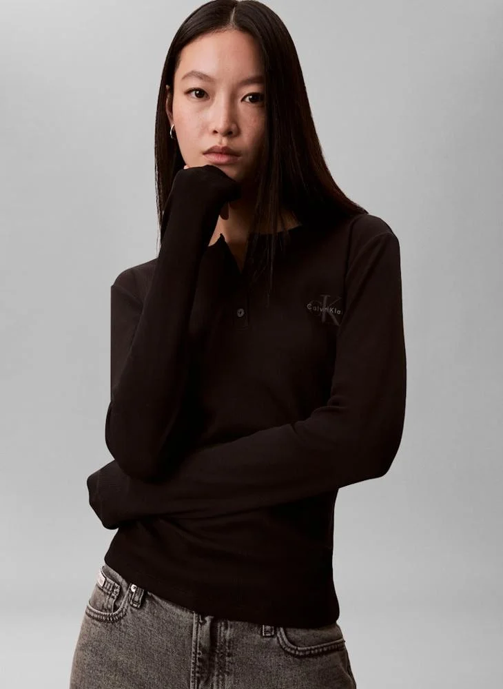 كالفن كلاين جينز تيشيرت بياقة دائرية وشعار