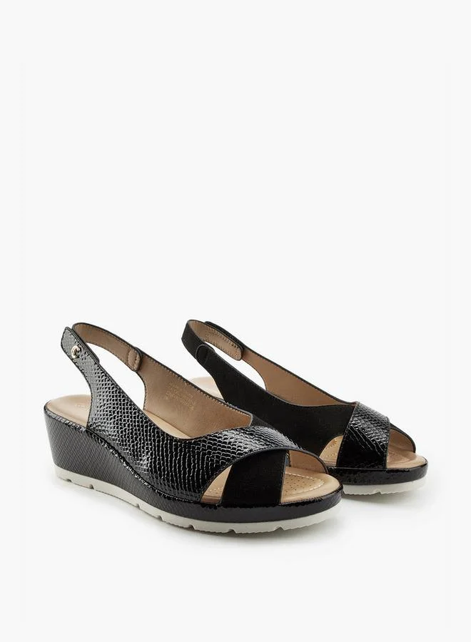 لو كونفورت صنادل بكعب إسفين بنقوش نسائية