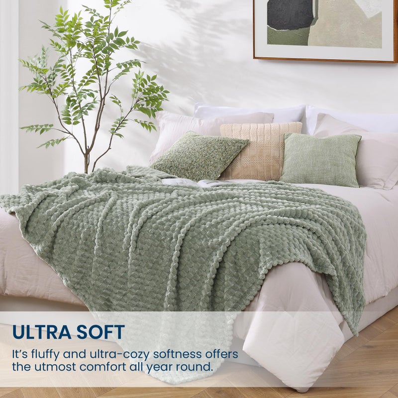 Monbix Light Sage Green Fleece Throw Blanket for Couch- Room Decor Soft Cozy Blankets for Women, Lightweight Fleece Flannel Bed Blanket Suitable for All Seasons(50"Ã—60",Light Sage Green) - Image 3