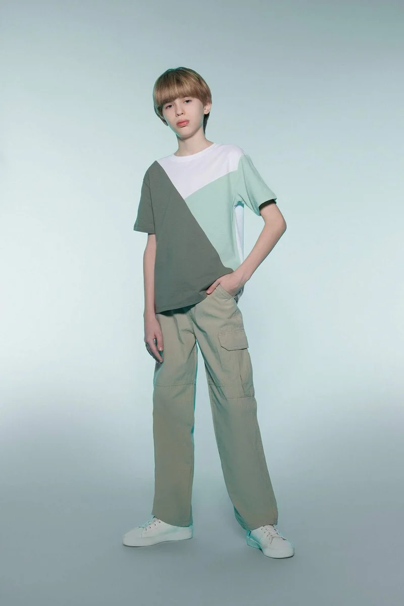 ديفاكتو Boy Loose Fit Standard Leg Textured Trousers