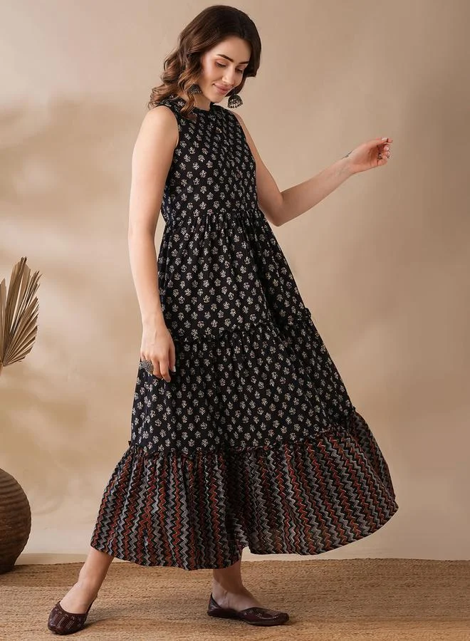 جلو باص فستان طويل بطبعة زهور بلوك وطبقات