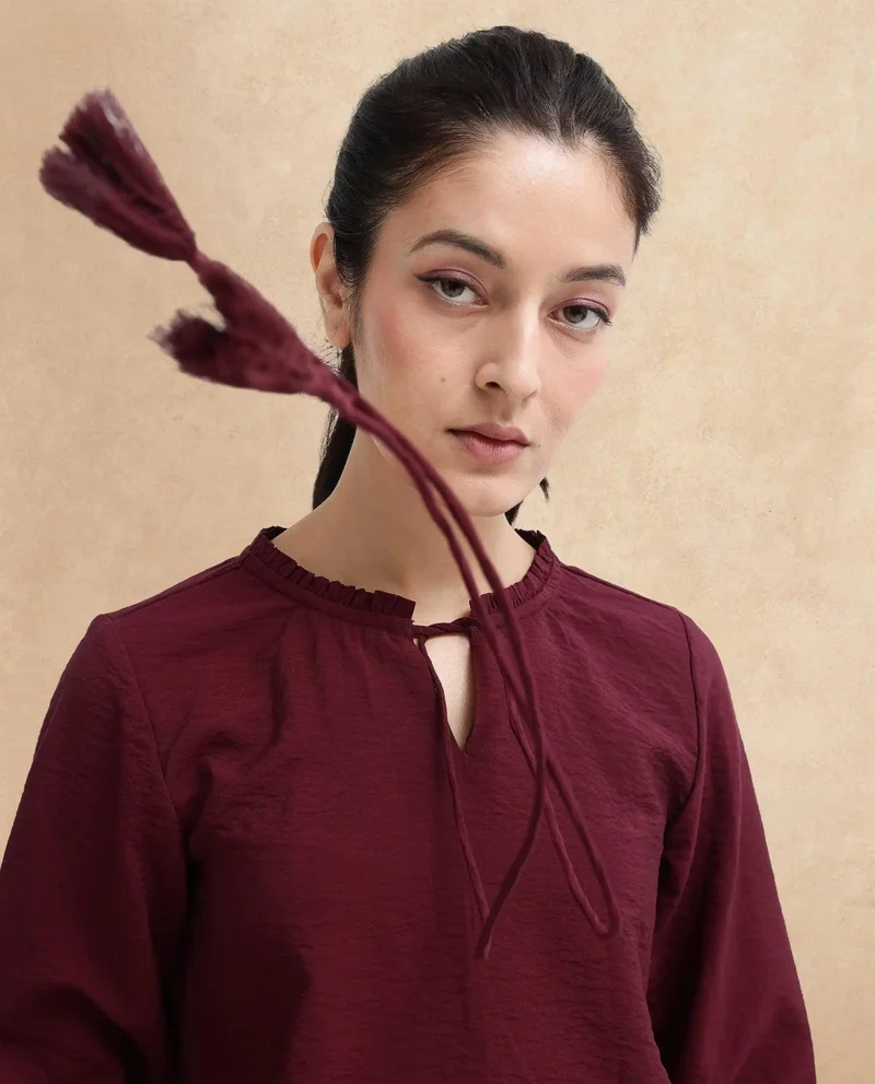 Rareism Women's Feminine Ruffled Neck Top