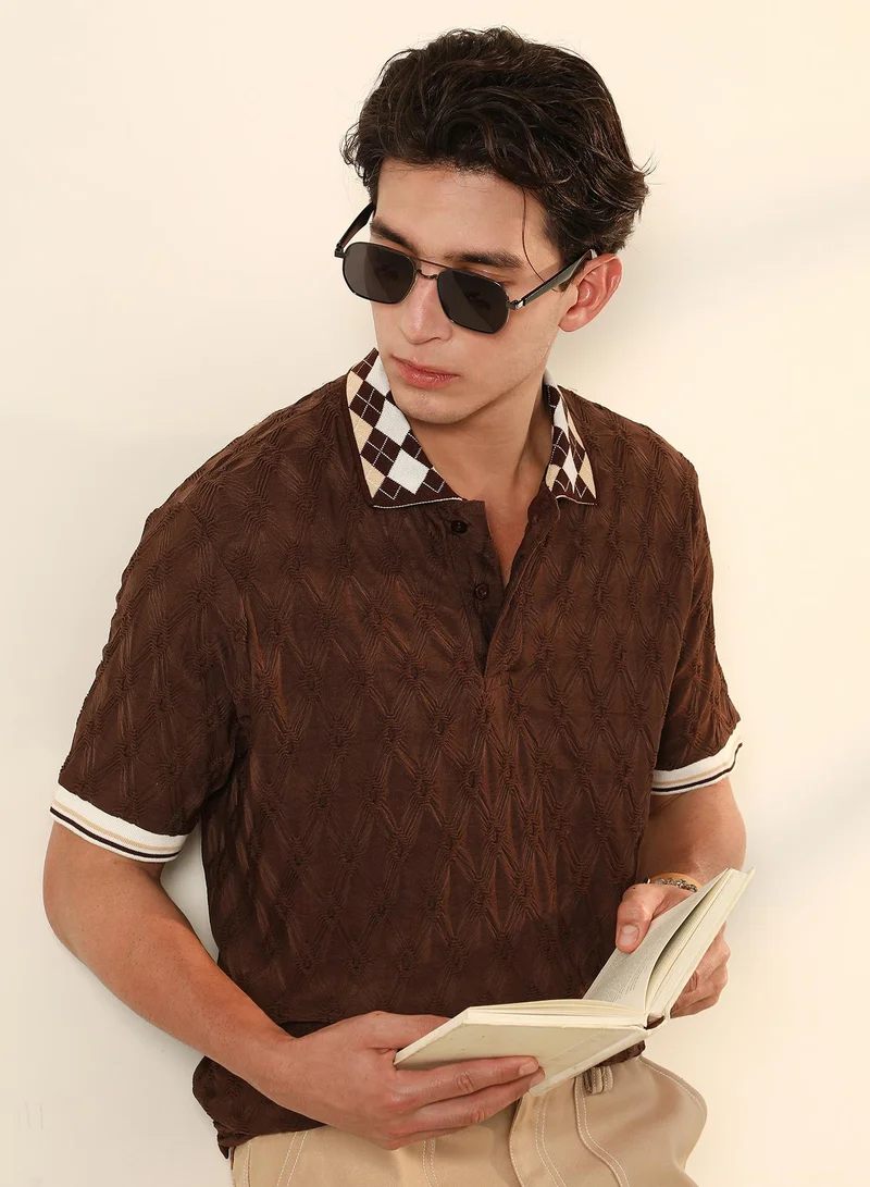 كامبوس سوترا Campus Sutra Men's Chocolate Brown Block Argyle-Knit Polo T-Shirt | Textured Knit Design with Argyle Pattern Collar | Cotton-Blend Fabric for Casual & Street Wear | Regular Fit & Breathable Material