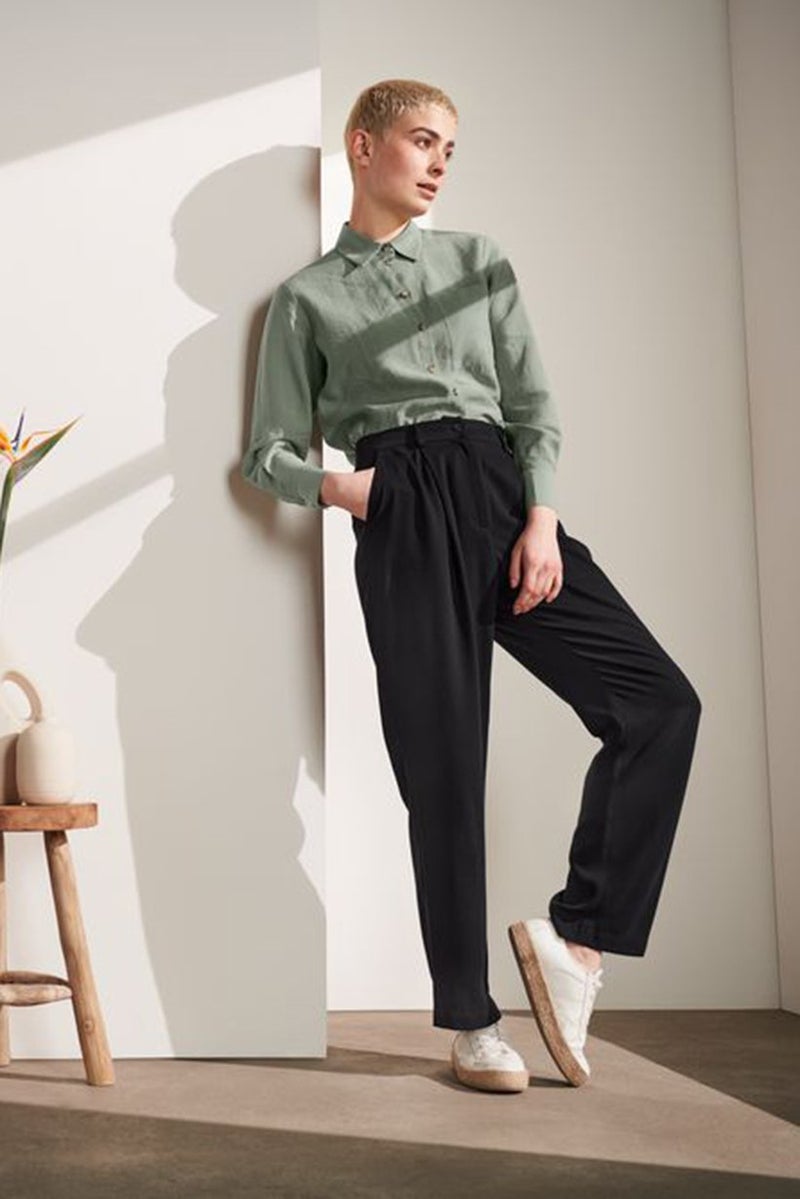 Tchibo سروال نسائي بقصة عادية مع طيات، أسود - Image 1