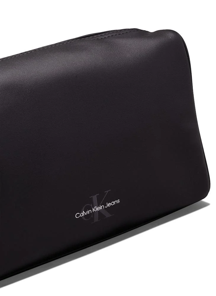 كالفن كلاين جينز Monogram Toiletry Bag