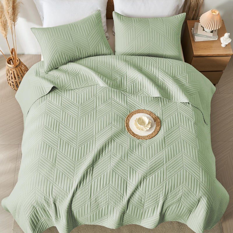 Davulos Queen Quilt Bedding Set,Sage Green Ultrasonic Full/Queen Quilt Set Reversible Microfiber Bedspread,Lightweight Soft Modern Geometric Coverlet Set for All Seasons(1 Quilt,2 Pillow Shams) - Image 4