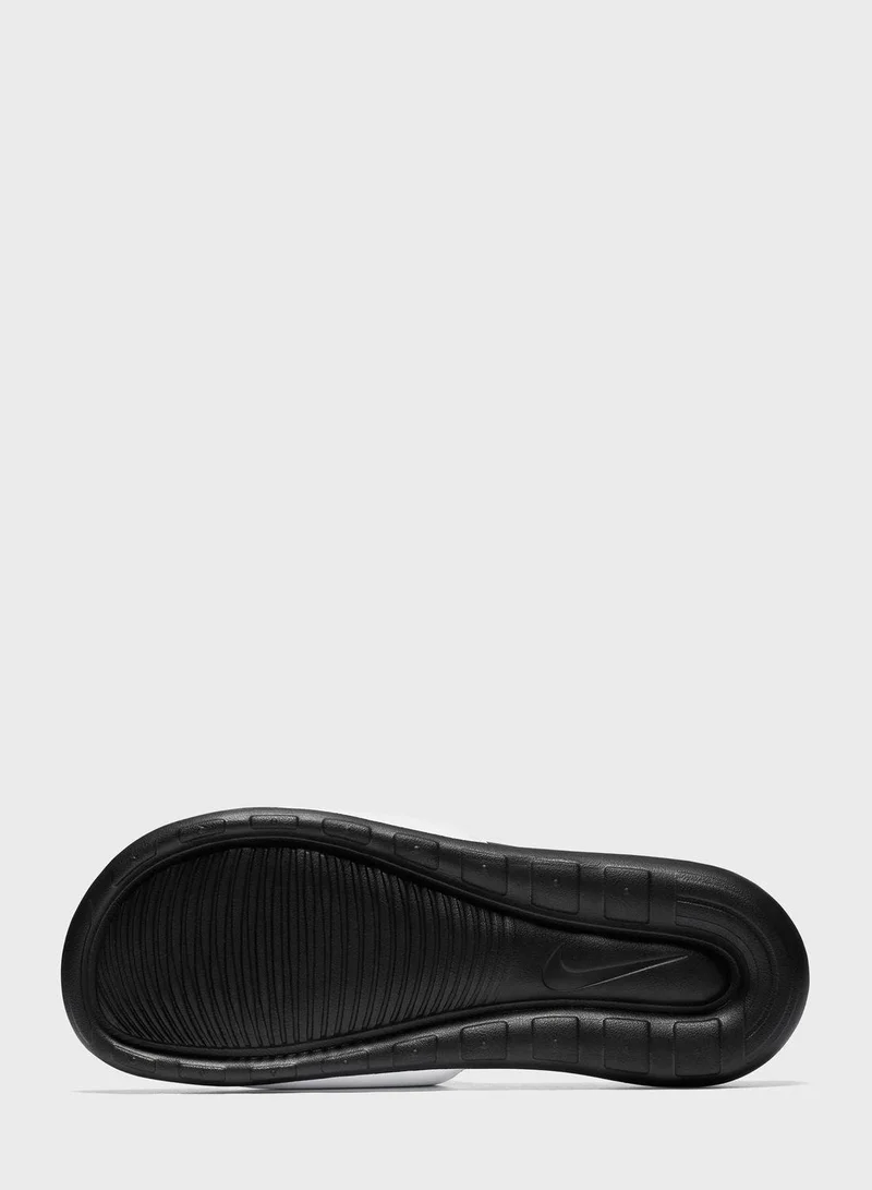 نايكي صندل مزين بشعار الماركة