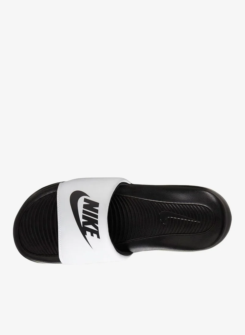 نايكي صندل مزين بشعار الماركة