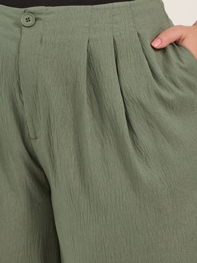 Styli Styli Plus Size Pleated Wide Leg Pants  - Image 3