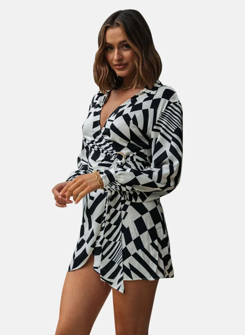 يونيكي Black & White V Neck Abstract Print Wrap Dress