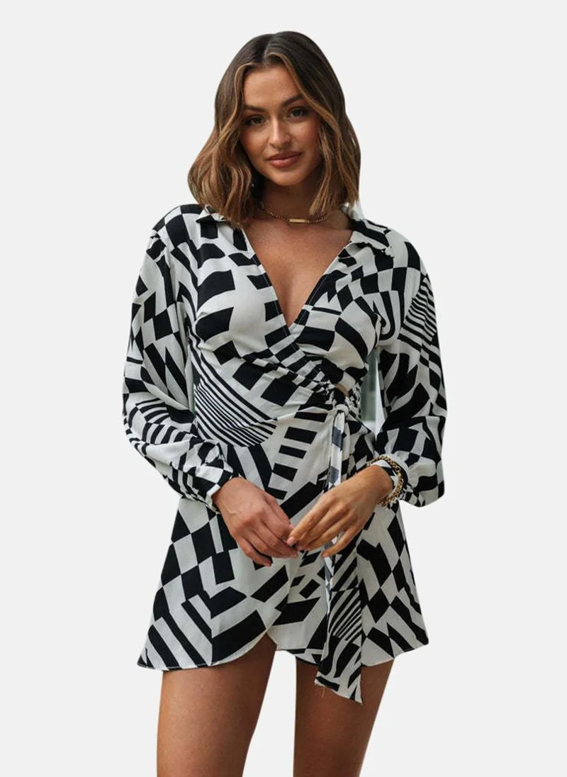 يونيكي Black & White V Neck Abstract Print Wrap Dress