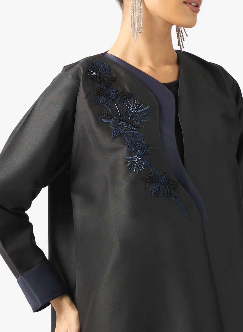 خزانة عباية بياقة مزدوجة وشيلة