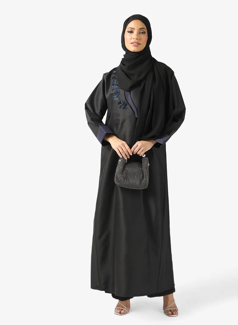 خزانة عباية بياقة مزدوجة وشيلة