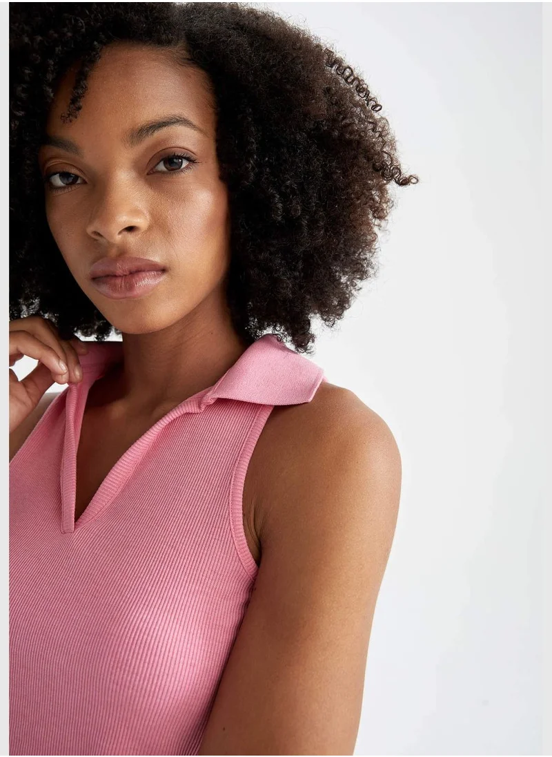 ديفاكتو Slim Fit Sleeveless Crop Top