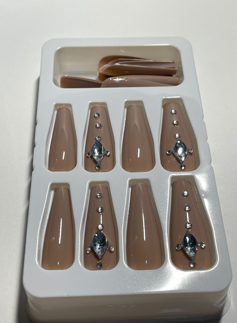 Generic 24 Pieces artificial nails with distinctive and elegant design are easy to install and are one of the wonderful women accessories  - Image 2